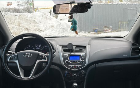 Hyundai Solaris II рестайлинг, 2013 год, 650 000 рублей, 8 фотография