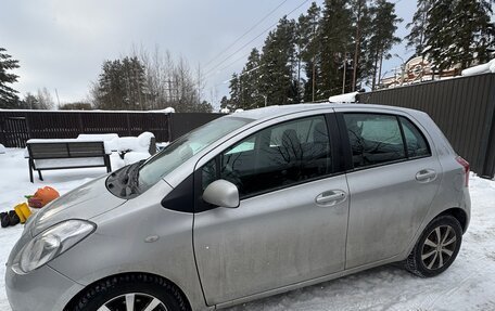 Toyota Yaris III рестайлинг, 2008 год, 450 000 рублей, 2 фотография