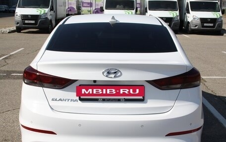 Hyundai Elantra VI рестайлинг, 2018 год, 1 550 000 рублей, 8 фотография