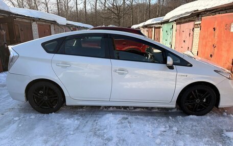 Toyota Prius, 2015 год, 1 195 000 рублей, 2 фотография