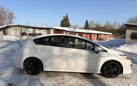 Toyota Prius, 2015 год, 1 195 000 рублей, 7 фотография