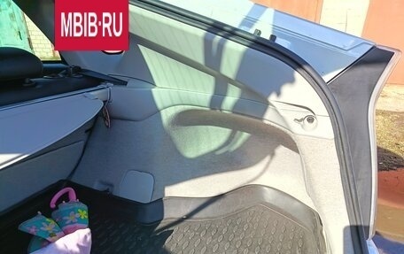 Toyota Prius, 2015 год, 1 195 000 рублей, 16 фотография