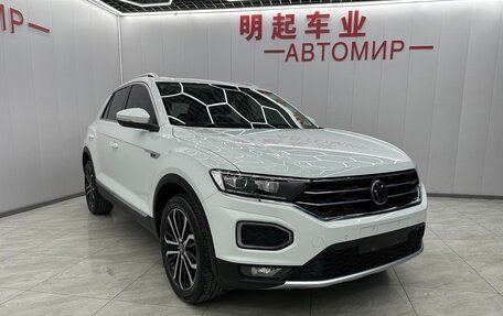 Volkswagen T-Roc I, 2022 год, 1 350 000 рублей, 2 фотография