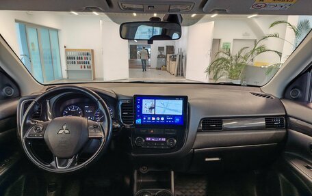 Mitsubishi Outlander III рестайлинг 3, 2016 год, 1 715 000 рублей, 9 фотография