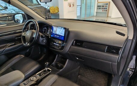 Mitsubishi Outlander III рестайлинг 3, 2016 год, 1 715 000 рублей, 7 фотография