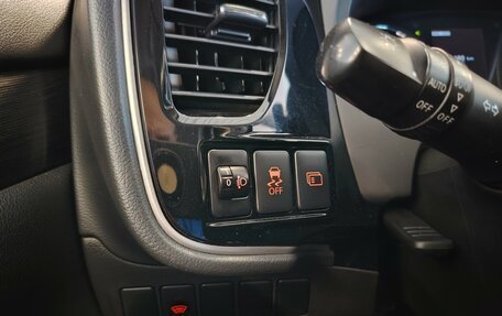 Mitsubishi Outlander III рестайлинг 3, 2016 год, 1 715 000 рублей, 13 фотография