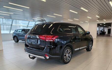 Mitsubishi Outlander III рестайлинг 3, 2016 год, 1 715 000 рублей, 2 фотография