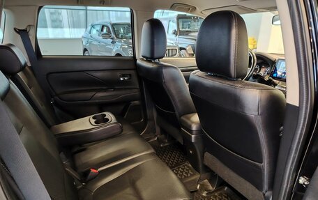 Mitsubishi Outlander III рестайлинг 3, 2016 год, 1 715 000 рублей, 8 фотография