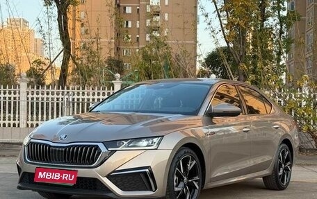 Skoda Superb III рестайлинг, 2022 год, 2 100 000 рублей, 1 фотография
