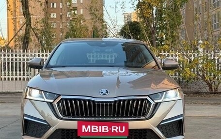 Skoda Superb III рестайлинг, 2022 год, 2 100 000 рублей, 3 фотография