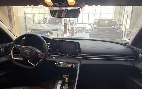 Hyundai Elantra, 2023 год, 1 390 505 рублей, 4 фотография