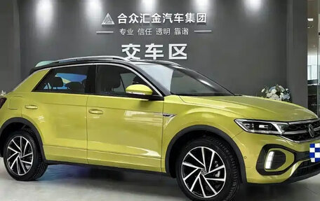 Volkswagen T-Roc I, 2022 год, 1 361 030 рублей, 2 фотография