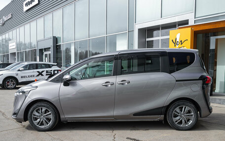 Toyota Sienta II, 2021 год, 1 558 000 рублей, 10 фотография