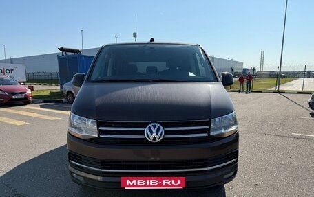 Volkswagen Caravelle T6 рестайлинг, 2017 год, 3 000 000 рублей, 2 фотография