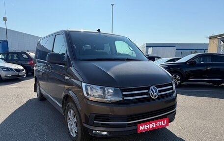 Volkswagen Caravelle T6 рестайлинг, 2017 год, 3 000 000 рублей, 3 фотография