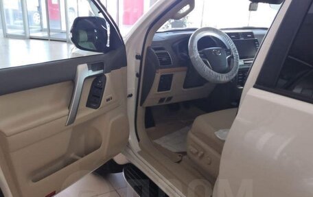 Toyota Land Cruiser Prado 150 рестайлинг 2, 2021 год, 7 400 000 рублей, 2 фотография