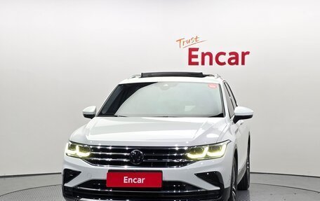 Volkswagen Tiguan II, 2022 год, 2 920 000 рублей, 3 фотография