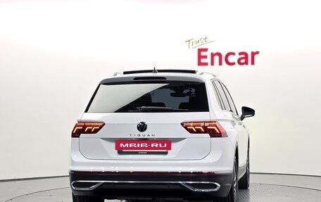 Volkswagen Tiguan II, 2022 год, 2 920 000 рублей, 4 фотография