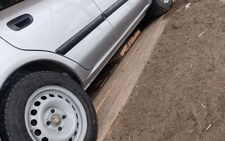 Mitsubishi Carisma I, 2003 год, 350 000 рублей, 3 фотография