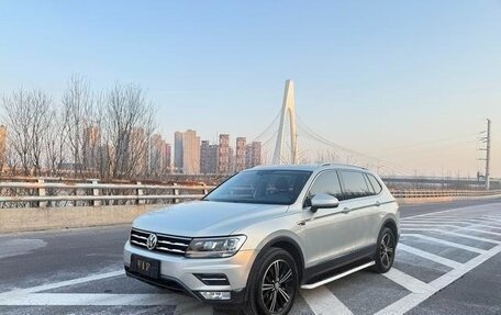 Volkswagen Tiguan II, 2020 год, 1 860 000 рублей, 1 фотография