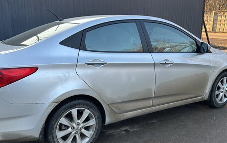 Hyundai Solaris II рестайлинг, 2011 год, 645 000 рублей, 1 фотография