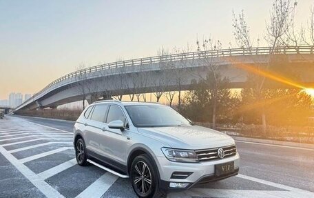 Volkswagen Tiguan II, 2020 год, 1 860 000 рублей, 3 фотография