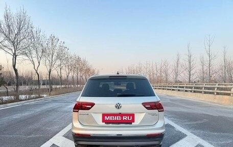 Volkswagen Tiguan II, 2020 год, 1 860 000 рублей, 5 фотография