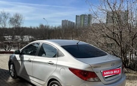Hyundai Solaris II рестайлинг, 2011 год, 645 000 рублей, 3 фотография