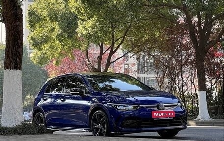 Volkswagen Golf VIII, 2023 год, 1 740 000 рублей, 1 фотография