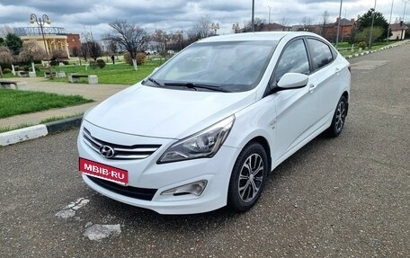 Hyundai Solaris II рестайлинг, 2015 год, 990 000 рублей, 1 фотография