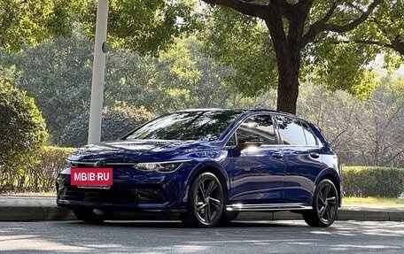 Volkswagen Golf VIII, 2023 год, 1 740 000 рублей, 3 фотография