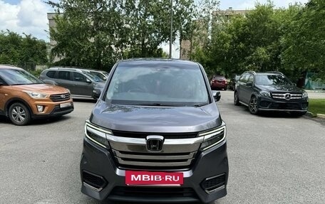 Honda Stepwgn IV, 2019 год, 1 890 000 рублей, 2 фотография