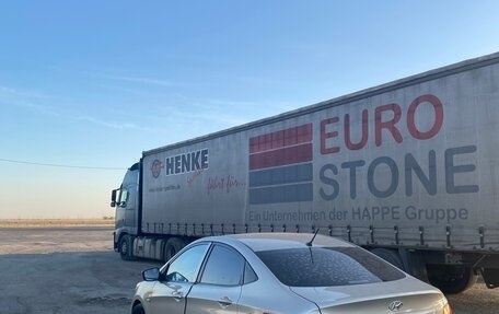 Hyundai Solaris II рестайлинг, 2013 год, 540 000 рублей, 2 фотография