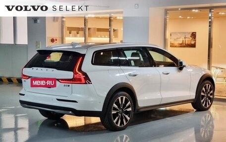 Volvo V60 Cross Country II, 2025 год, 5 800 000 рублей, 2 фотография