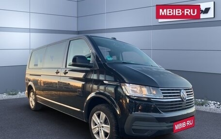 Volkswagen Caravelle T6 рестайлинг, 2022 год, 5 173 000 рублей, 3 фотография