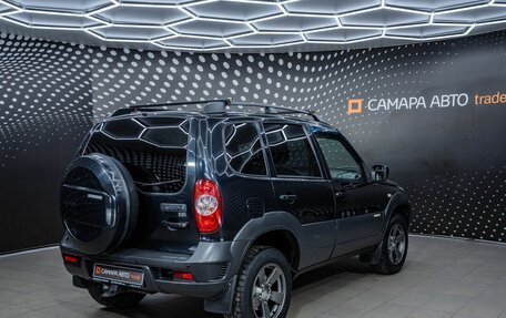 Chevrolet Niva I рестайлинг, 2017 год, 818 000 рублей, 2 фотография