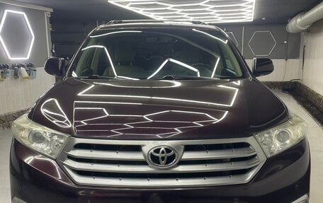 Toyota Highlander III, 2011 год, 1 850 000 рублей, 1 фотография