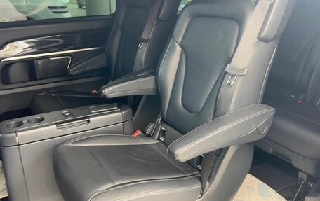 Mercedes-Benz V-Класс, 2019 год, 5 950 000 рублей, 16 фотография