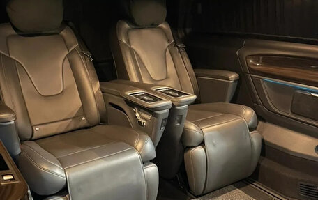 Mercedes-Benz V-Класс, 2023 год, 11 000 000 рублей, 4 фотография