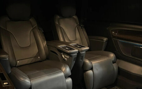 Mercedes-Benz V-Класс, 2023 год, 11 000 000 рублей, 2 фотография