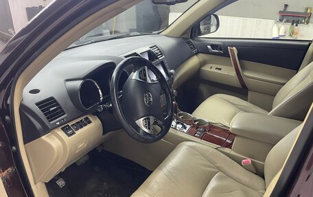 Toyota Highlander III, 2011 год, 1 850 000 рублей, 3 фотография