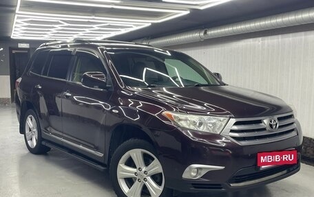 Toyota Highlander III, 2011 год, 1 850 000 рублей, 9 фотография