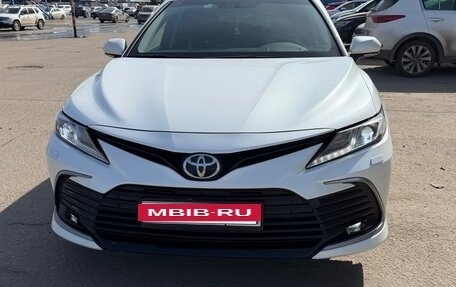 Toyota Camry, 2021 год, 3 200 000 рублей, 5 фотография