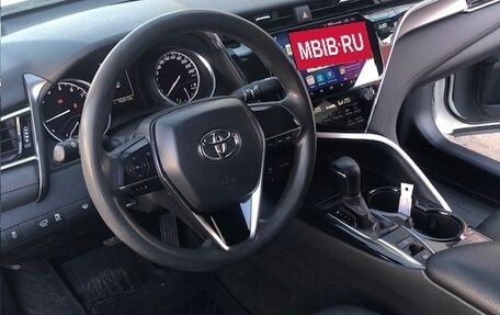 Toyota Camry, 2020 год, 2 300 000 рублей, 4 фотография