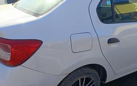 Renault Logan II, 2018 год, 565 000 рублей, 3 фотография