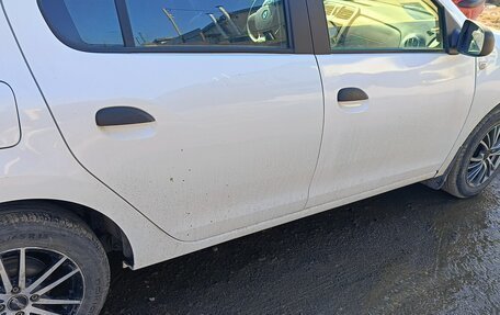 Renault Logan II, 2018 год, 565 000 рублей, 4 фотография