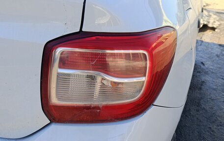 Renault Logan II, 2018 год, 565 000 рублей, 2 фотография