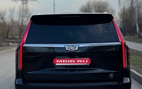 Cadillac Escalade V, 2022 год, 25 000 000 рублей, 4 фотография