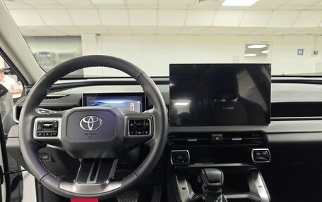Toyota RAV4, 2025 год, 5 100 000 рублей, 14 фотография