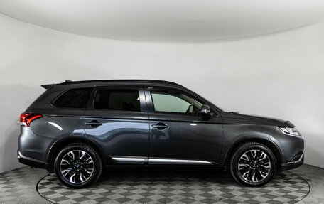 Mitsubishi Outlander III рестайлинг 3, 2021 год, 2 799 000 рублей, 4 фотография